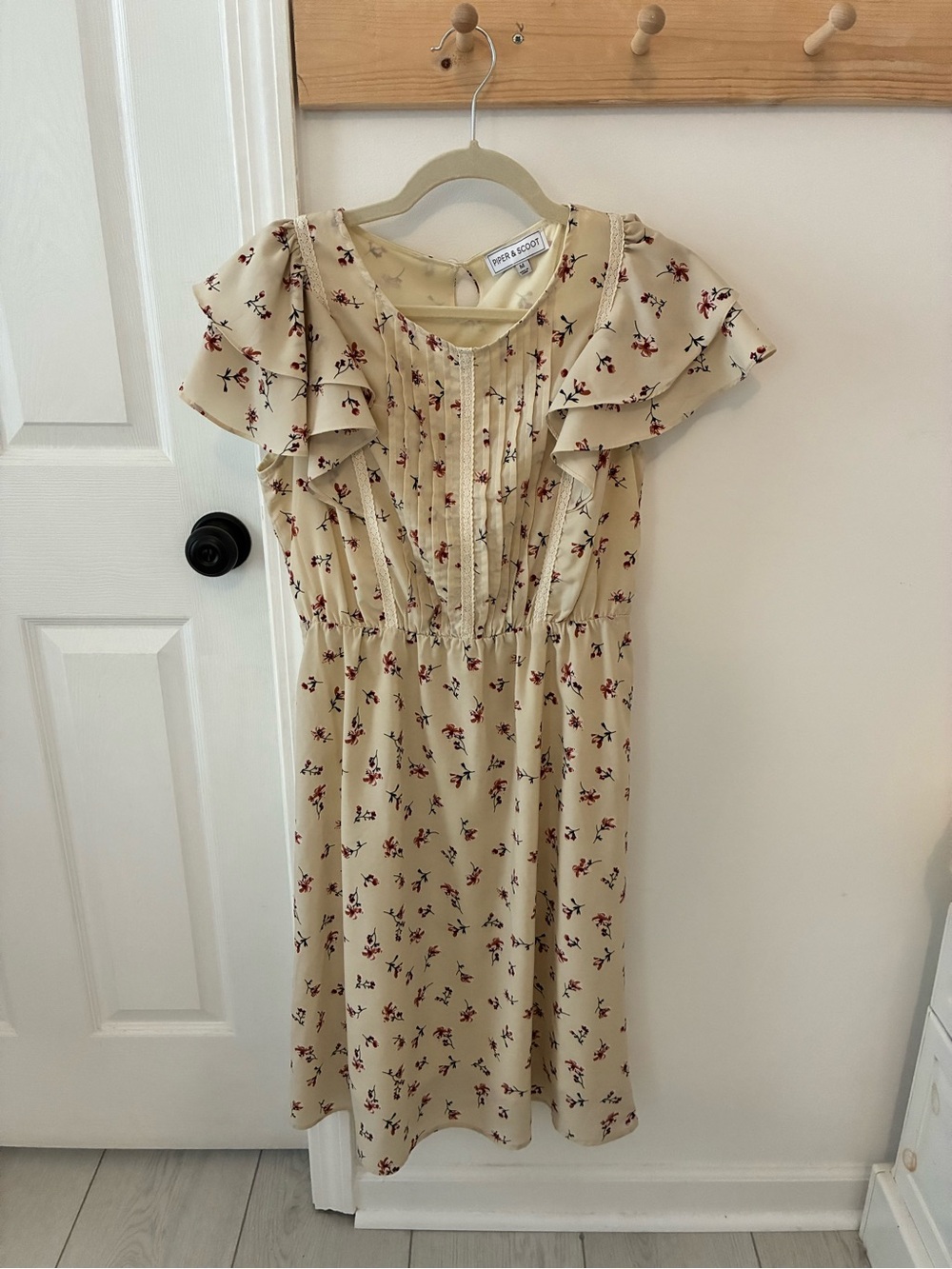 Piper & Scoot Ivory Floral Ruffle Sleeve Dress